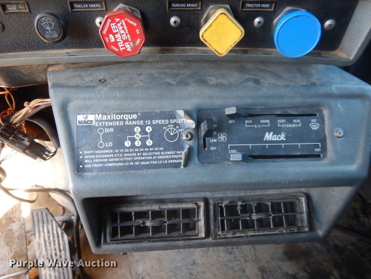 image for item DJ6605 1998 Mack RD688S  dump truck