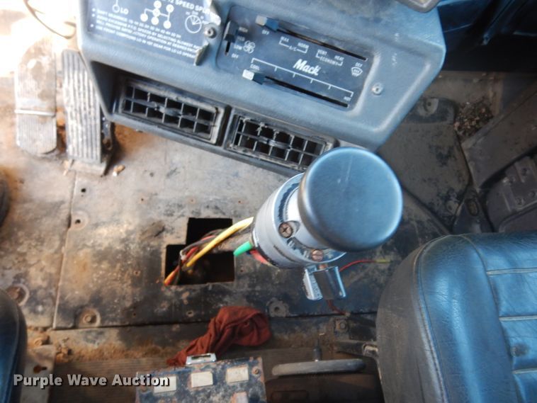 image for item DJ6605 1998 Mack RD688S  dump truck