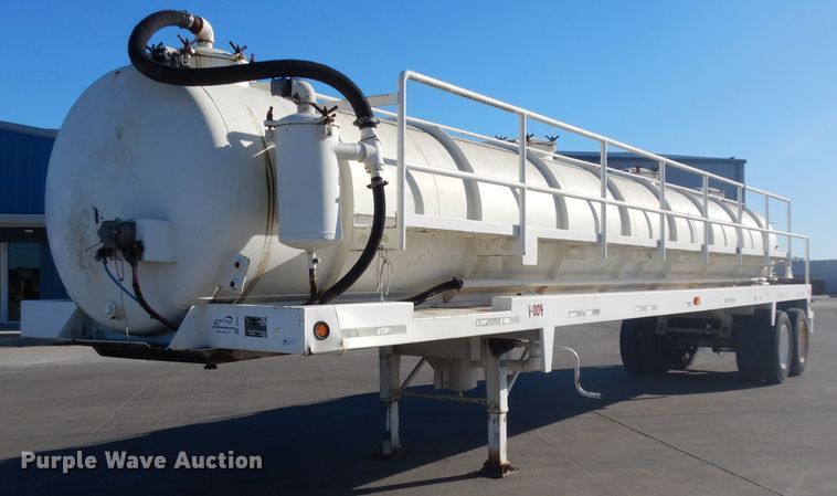image for item DJ6606 2011 Garcia G1130 tank trailer