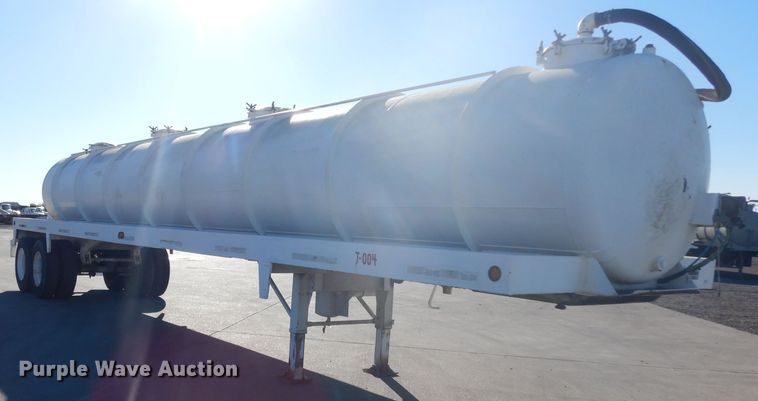 image for item DJ6606 2011 Garcia G1130 tank trailer