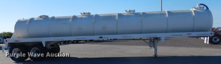 image for item DJ6606 2011 Garcia G1130 tank trailer