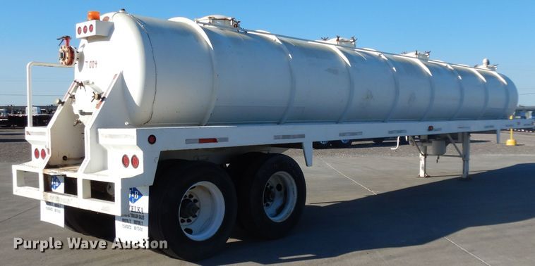 image for item DJ6606 2011 Garcia G1130 tank trailer