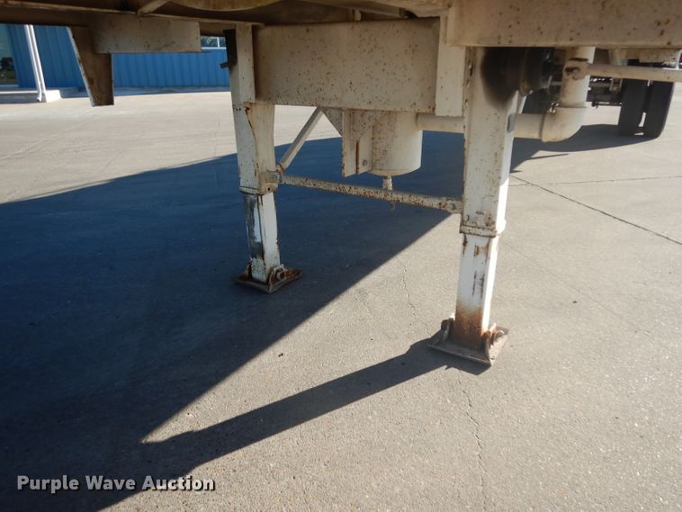 image for item DJ6606 2011 Garcia G1130 tank trailer