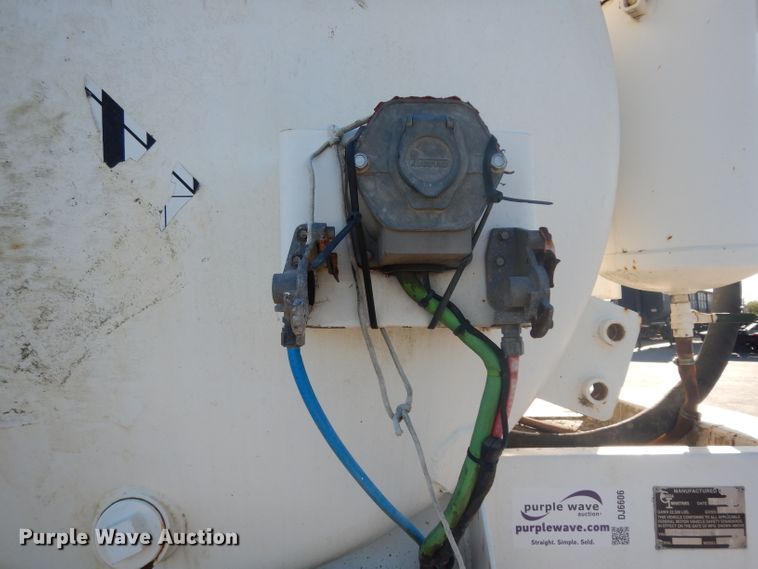 image for item DJ6606 2011 Garcia G1130 tank trailer