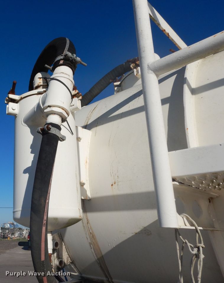 image for item DJ6606 2011 Garcia G1130 tank trailer