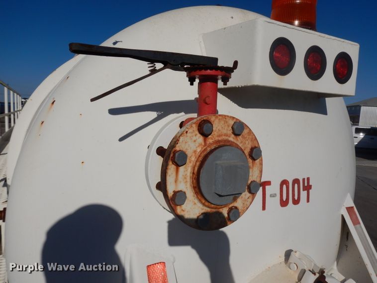 image for item DJ6606 2011 Garcia G1130 tank trailer