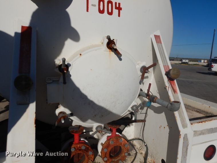 image for item DJ6606 2011 Garcia G1130 tank trailer