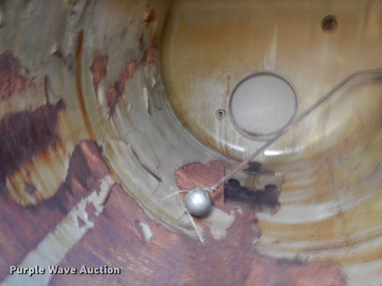 image for item DJ6606 2011 Garcia G1130 tank trailer