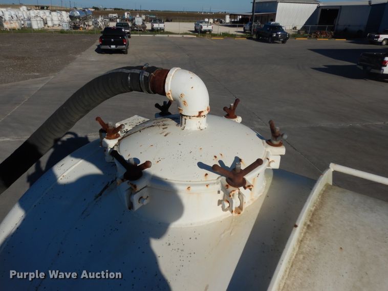 image for item DJ6606 2011 Garcia G1130 tank trailer