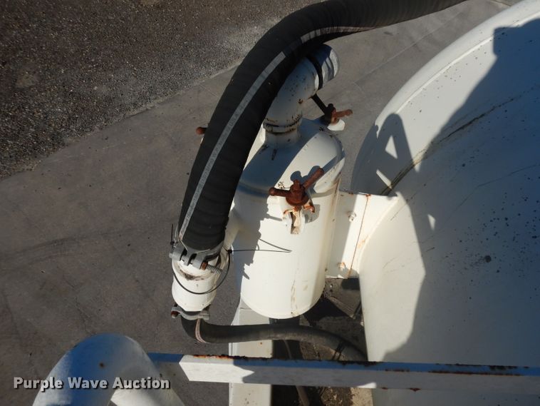 image for item DJ6606 2011 Garcia G1130 tank trailer