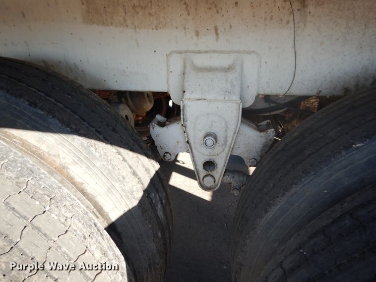 image for item DJ6606 2011 Garcia G1130 tank trailer