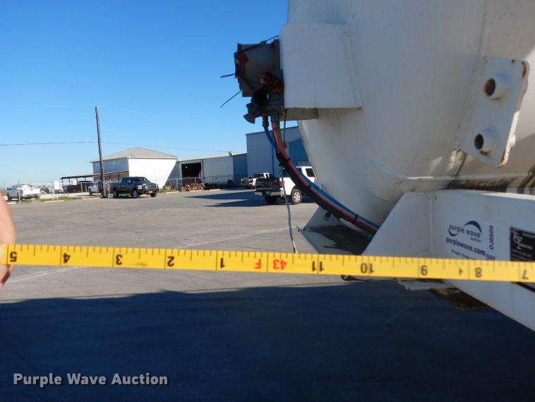 image for item DJ6606 2011 Garcia G1130 tank trailer