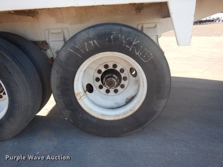 image for item DJ6606 2011 Garcia G1130 tank trailer