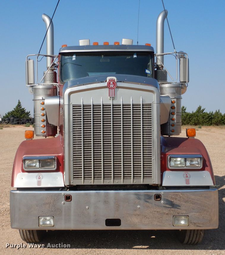 image for item DJ8777 2007 Kenworth W900  semi truck
