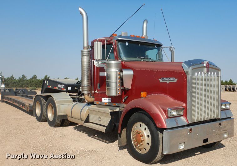 image for item DJ8777 2007 Kenworth W900  semi truck