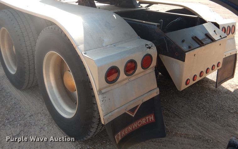 image for item DJ8777 2007 Kenworth W900  semi truck