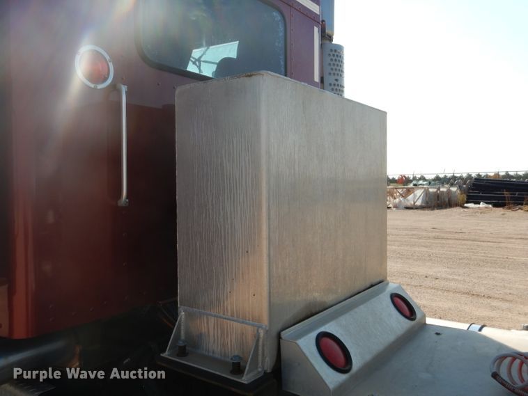 image for item DJ8777 2007 Kenworth W900  semi truck