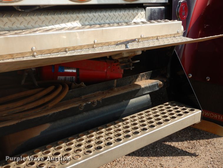 image for item DJ8777 2007 Kenworth W900  semi truck