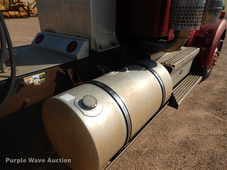 image for item DJ8777 2007 Kenworth W900  semi truck