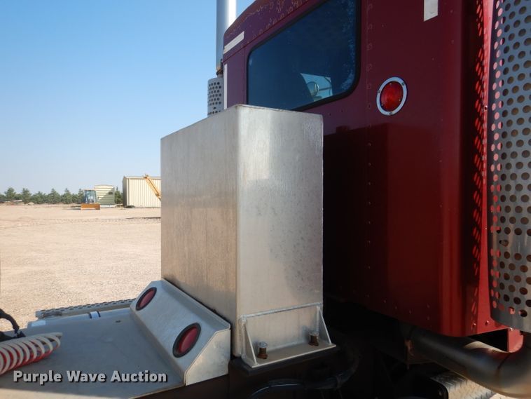 image for item DJ8777 2007 Kenworth W900  semi truck