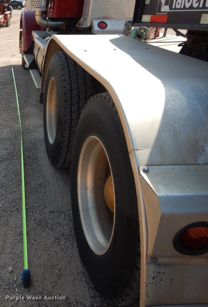 image for item DJ8777 2007 Kenworth W900  semi truck