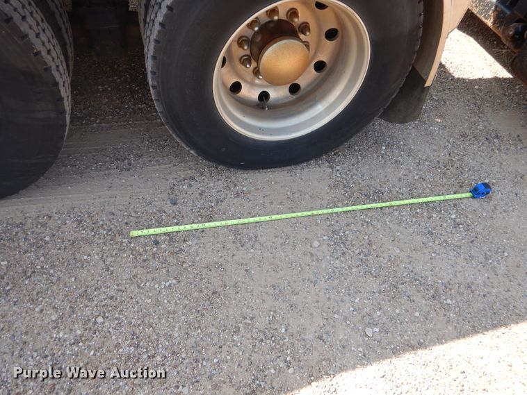 image for item DJ8777 2007 Kenworth W900  semi truck