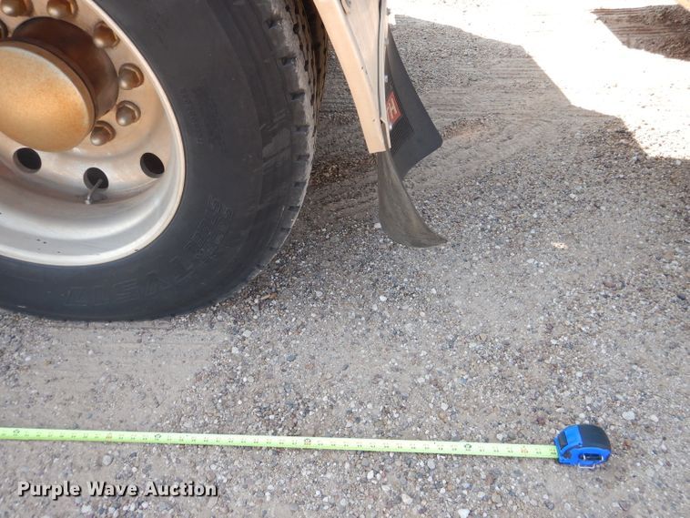 image for item DJ8777 2007 Kenworth W900  semi truck