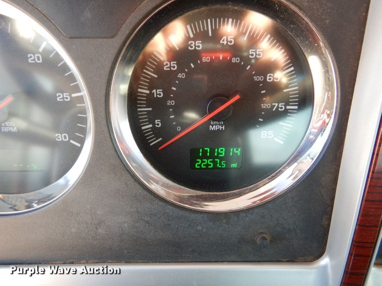 image for item DJ8777 2007 Kenworth W900  semi truck