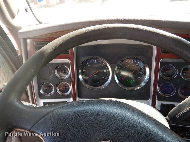 image for item DJ8777 2007 Kenworth W900  semi truck