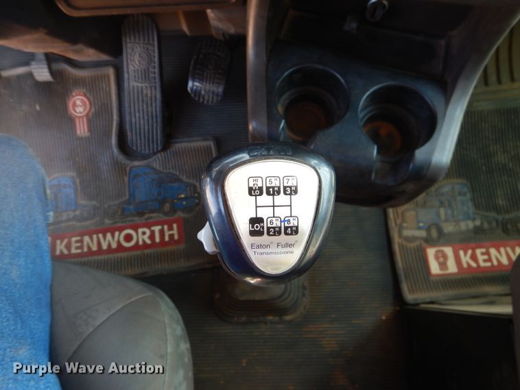 image for item DJ8777 2007 Kenworth W900  semi truck