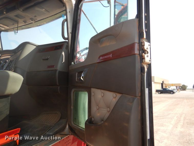 image for item DJ8777 2007 Kenworth W900  semi truck