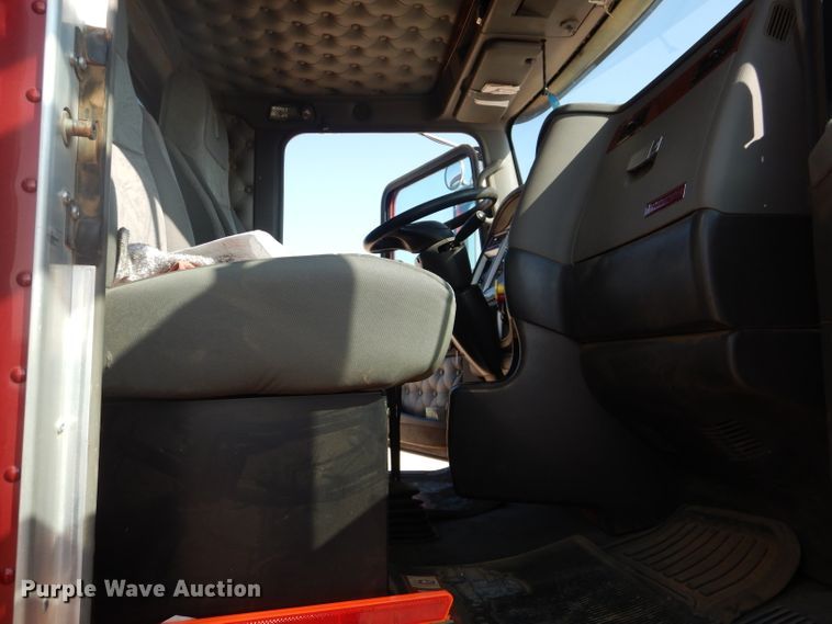 image for item DJ8777 2007 Kenworth W900  semi truck