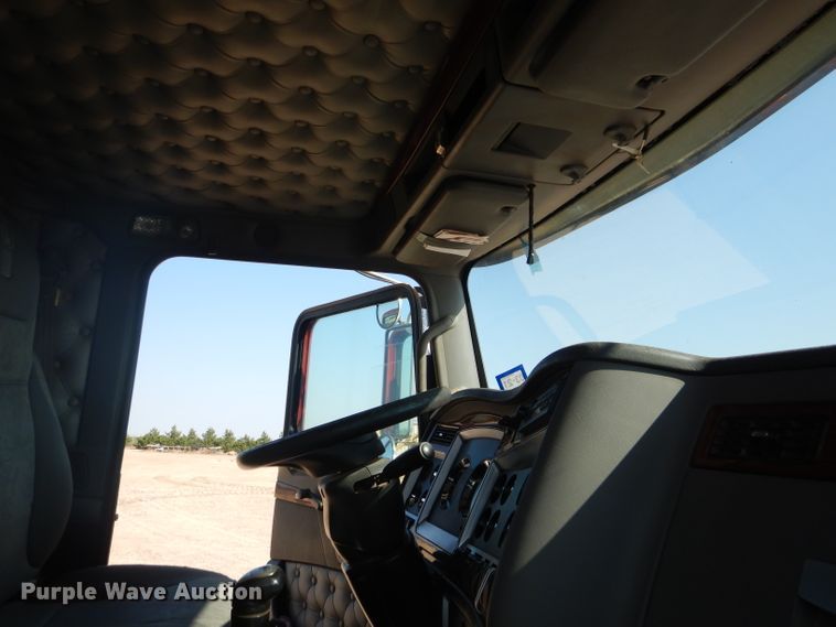 image for item DJ8777 2007 Kenworth W900  semi truck