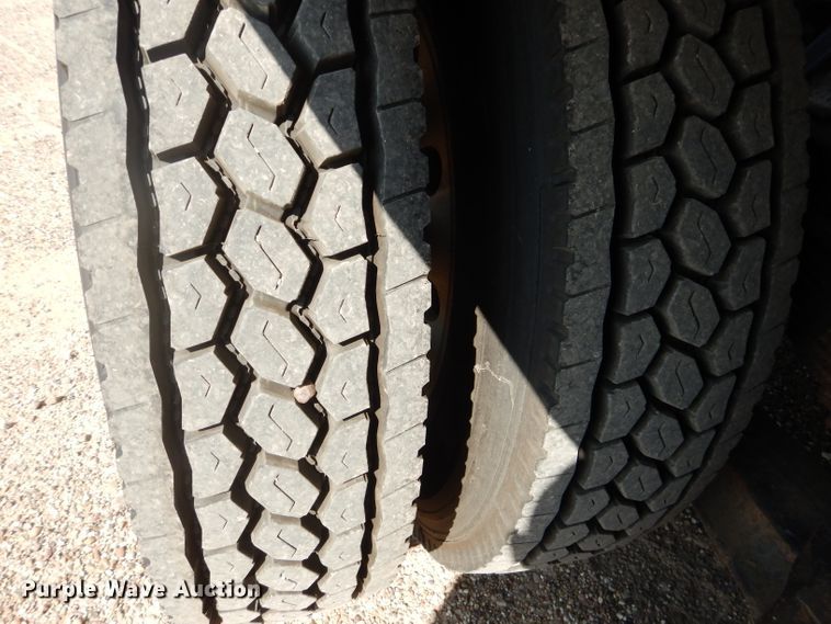 image for item DJ8777 2007 Kenworth W900  semi truck