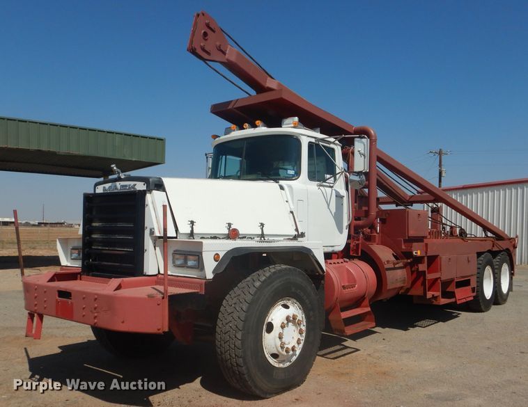 image for item DJ8781 2003 Mack RD888SX  winch truck