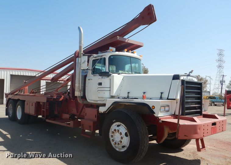 image for item DJ8781 2003 Mack RD888SX  winch truck