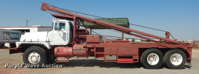 image for item DJ8781 2003 Mack RD888SX  winch truck