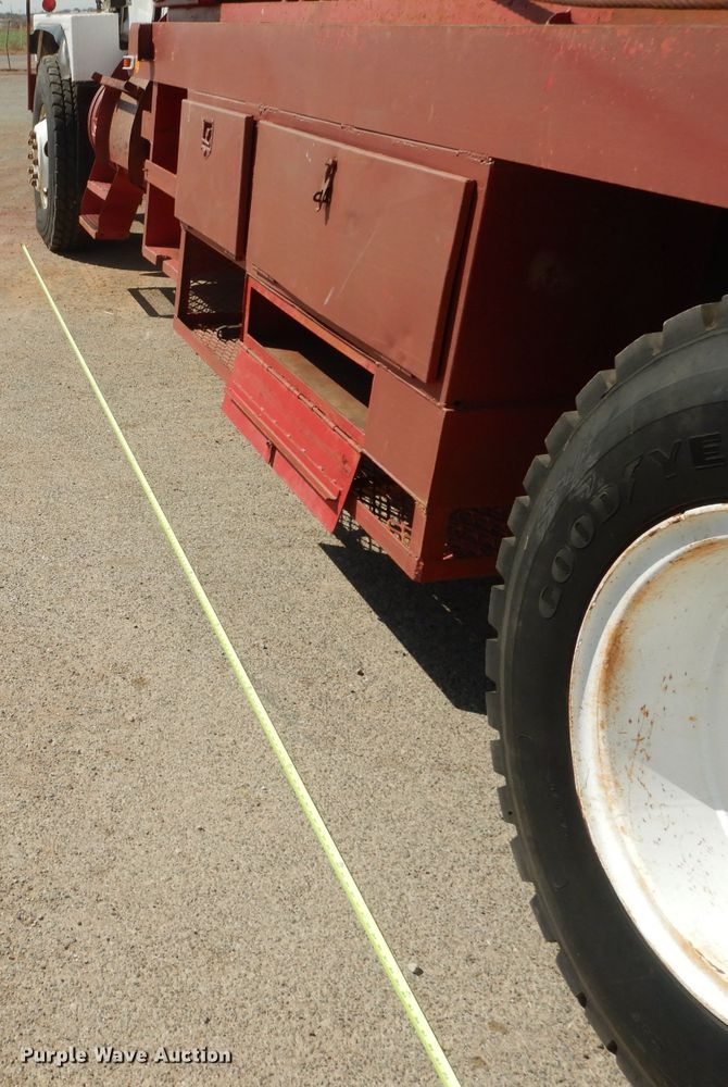 image for item DJ8781 2003 Mack RD888SX  winch truck