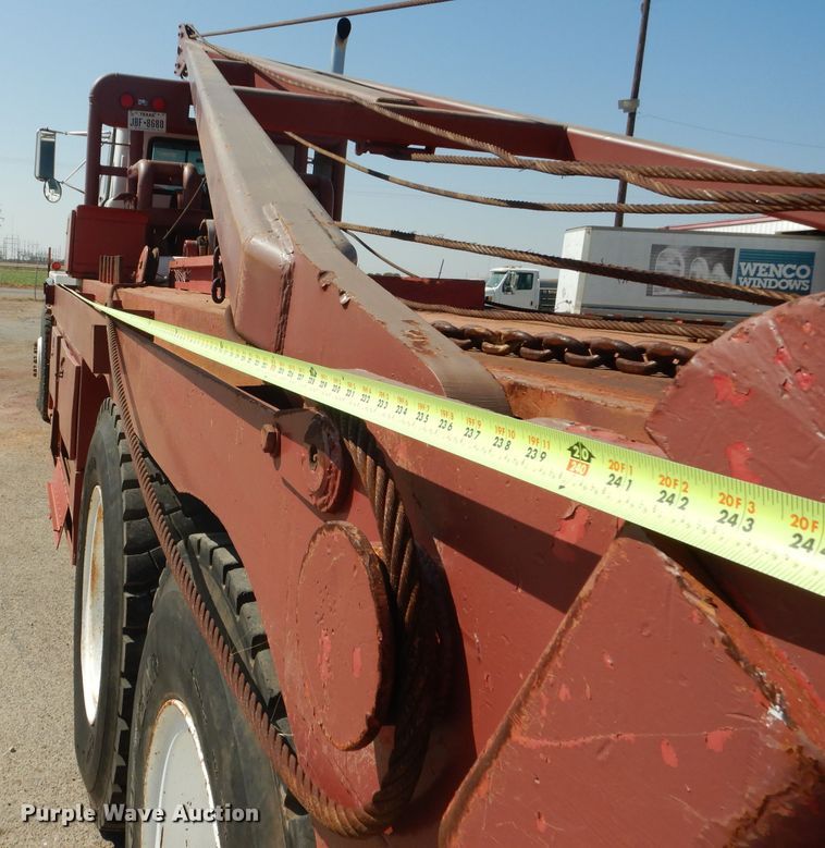 image for item DJ8781 2003 Mack RD888SX  winch truck