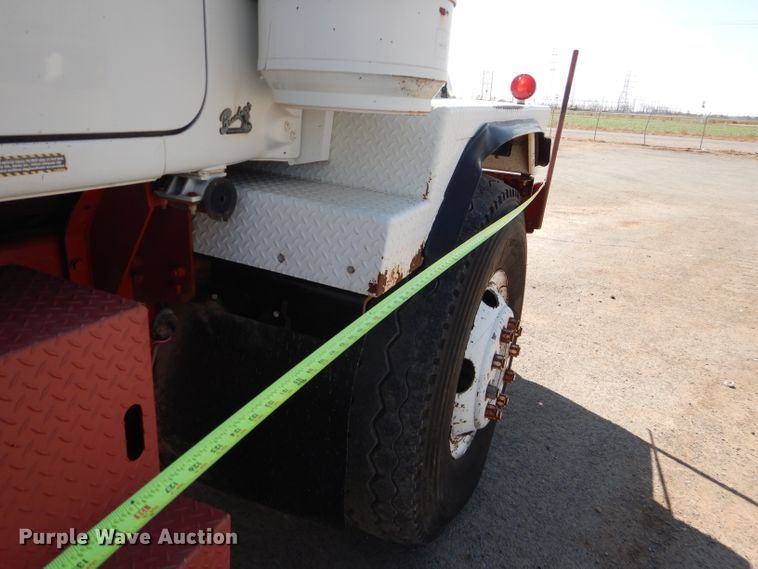 image for item DJ8781 2003 Mack RD888SX  winch truck