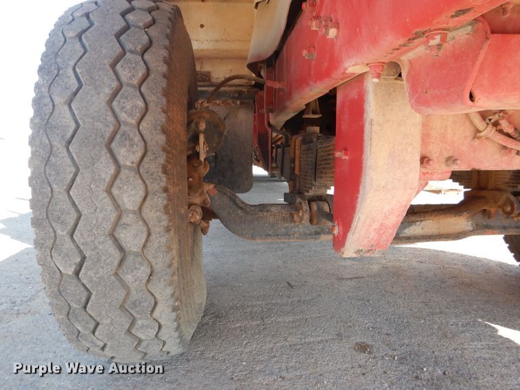 image for item DJ8781 2003 Mack RD888SX  winch truck