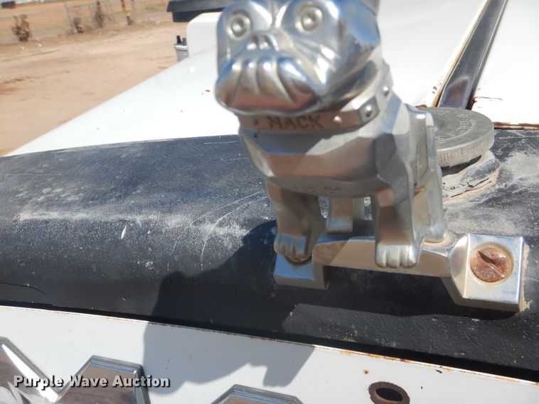 image for item DJ8781 2003 Mack RD888SX  winch truck