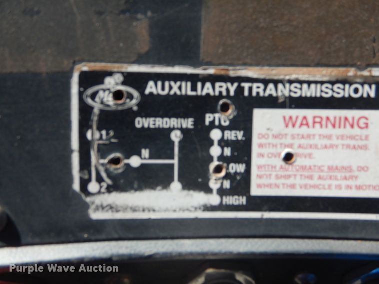 image for item DJ8781 2003 Mack RD888SX  winch truck