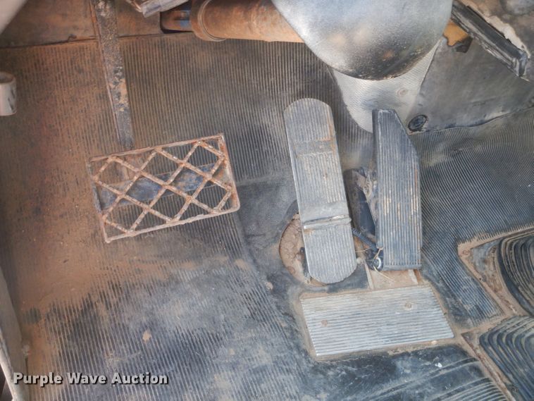 image for item DJ8781 2003 Mack RD888SX  winch truck