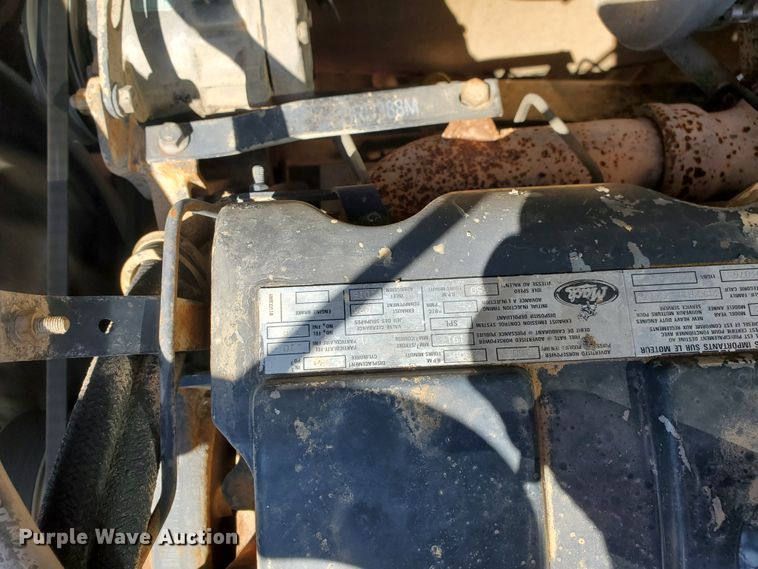 image for item DJ8781 2003 Mack RD888SX  winch truck