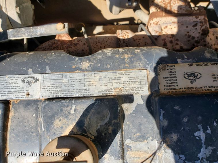 image for item DJ8781 2003 Mack RD888SX  winch truck