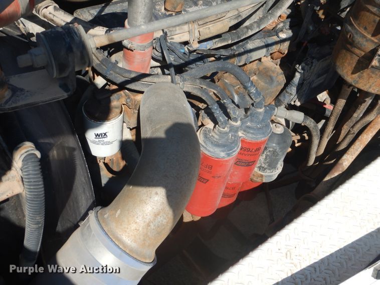 image for item DJ8781 2003 Mack RD888SX  winch truck