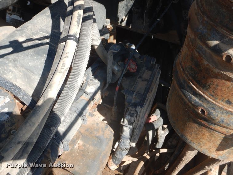 image for item DJ8781 2003 Mack RD888SX  winch truck