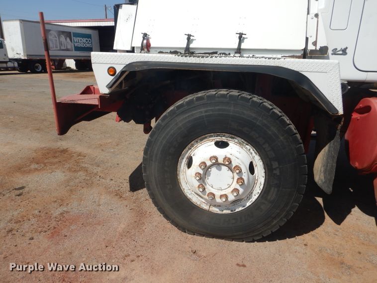 image for item DJ8781 2003 Mack RD888SX  winch truck