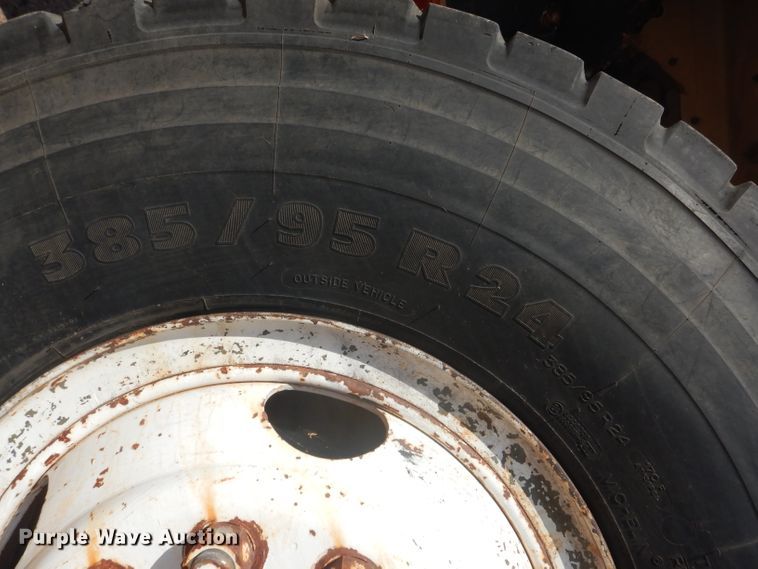 image for item DJ8781 2003 Mack RD888SX  winch truck